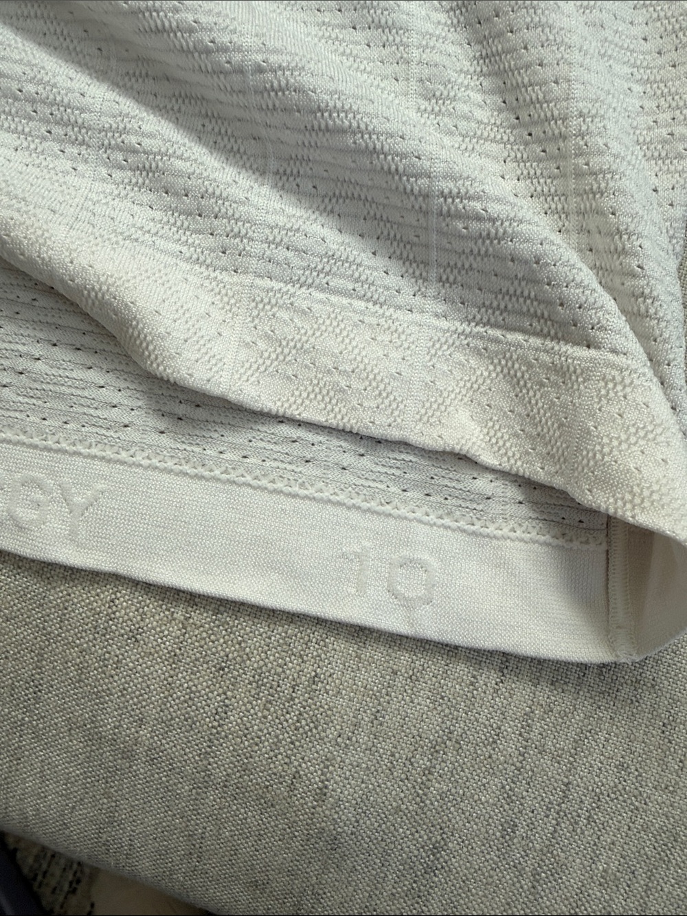 lululemon Swiftly White Chevron Crop Top - Picture 2 of 4